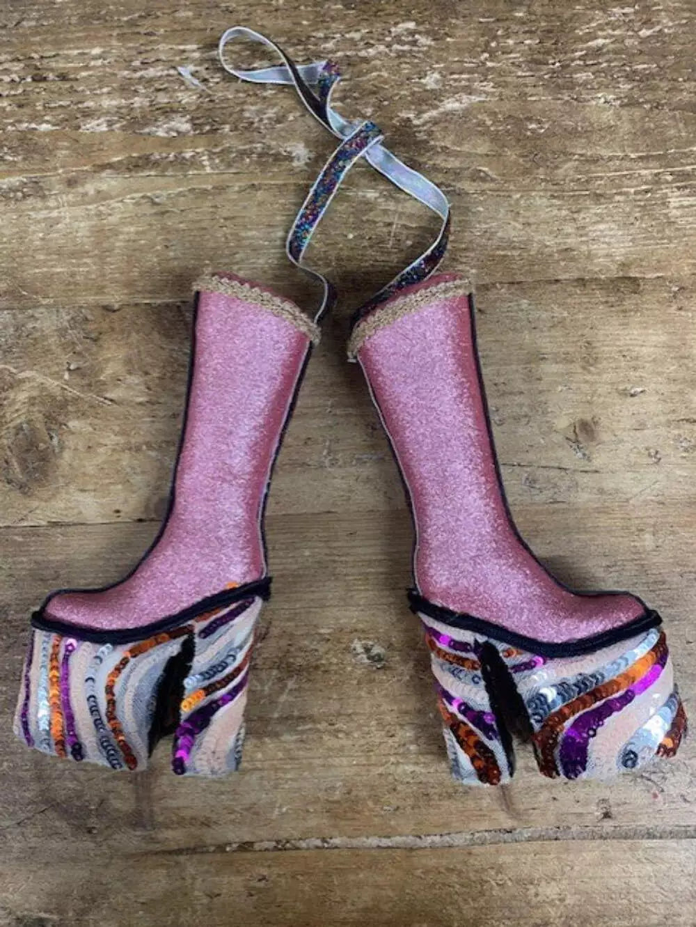 Set Of 2 Handmade Groovy Spiral Platforms Decoration - SECONDS