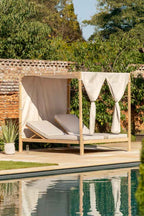 Beautiful Canopy Garden Daybed