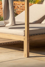 Beautiful Canopy Garden Daybed