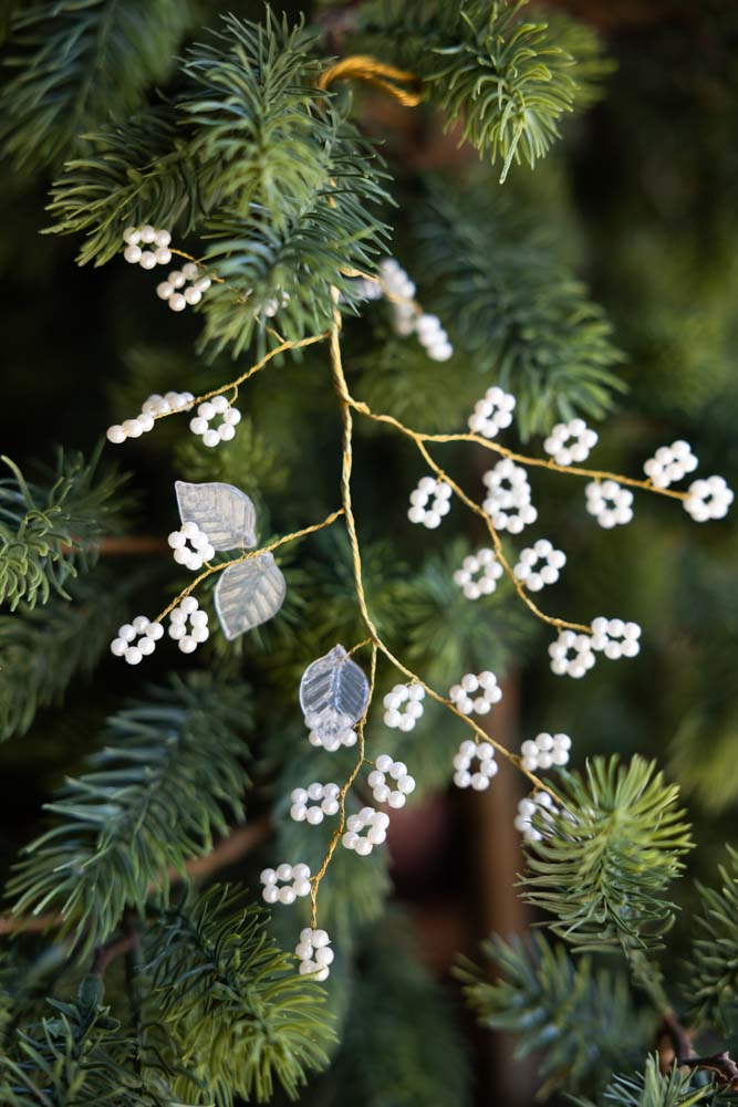 Delicate Pearl-Effect Cluster Decoration