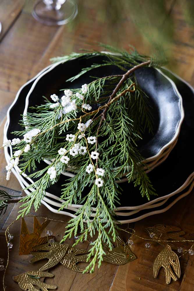 Delicate Pearl-Effect Cluster Decoration