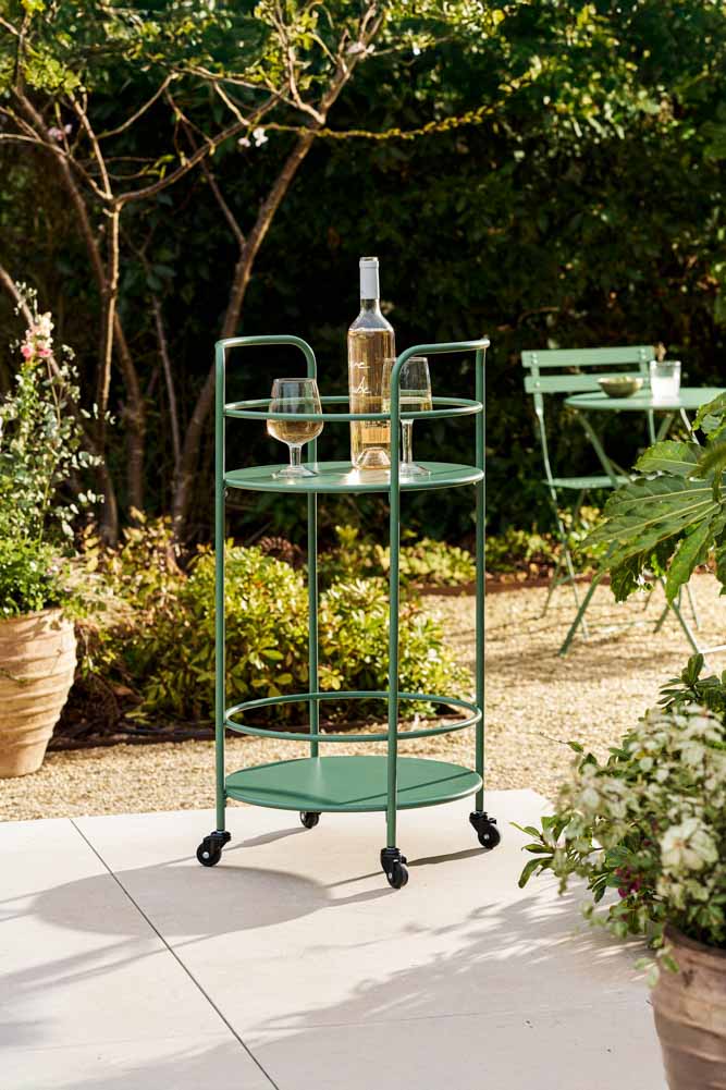 Effortless Outdoor Drinks Trolley in Green