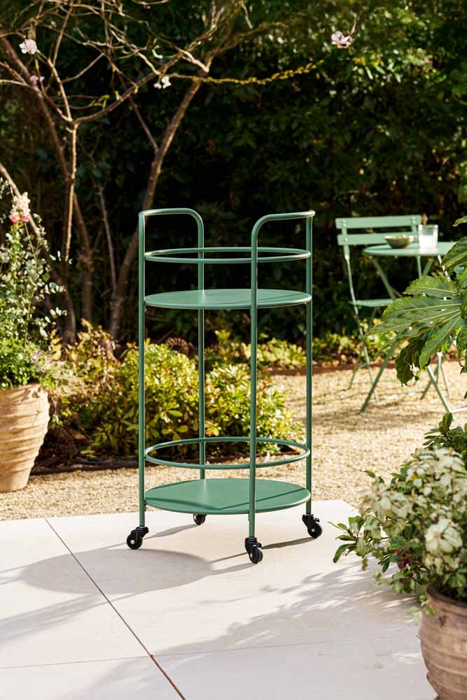 Effortless Outdoor Drinks Trolley in Green