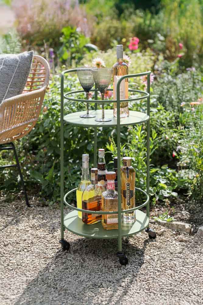 Effortless Outdoor Drinks Trolley in Green