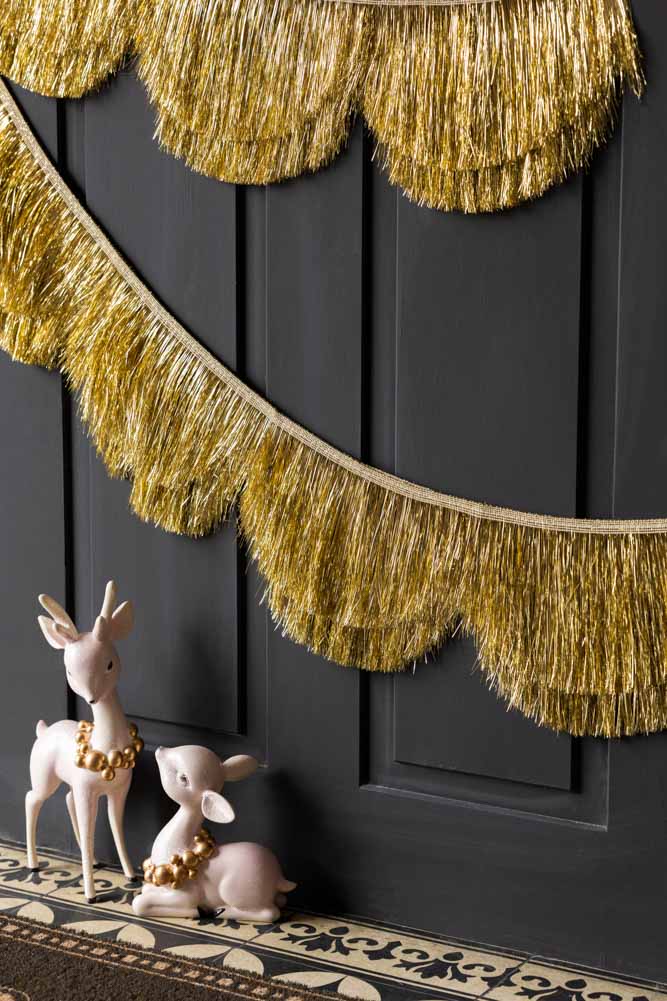 Gold Tinsel Scalloped Decorative Garland