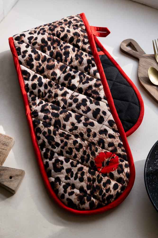 Leopard Love Print & Red Detailing Oven Gloves