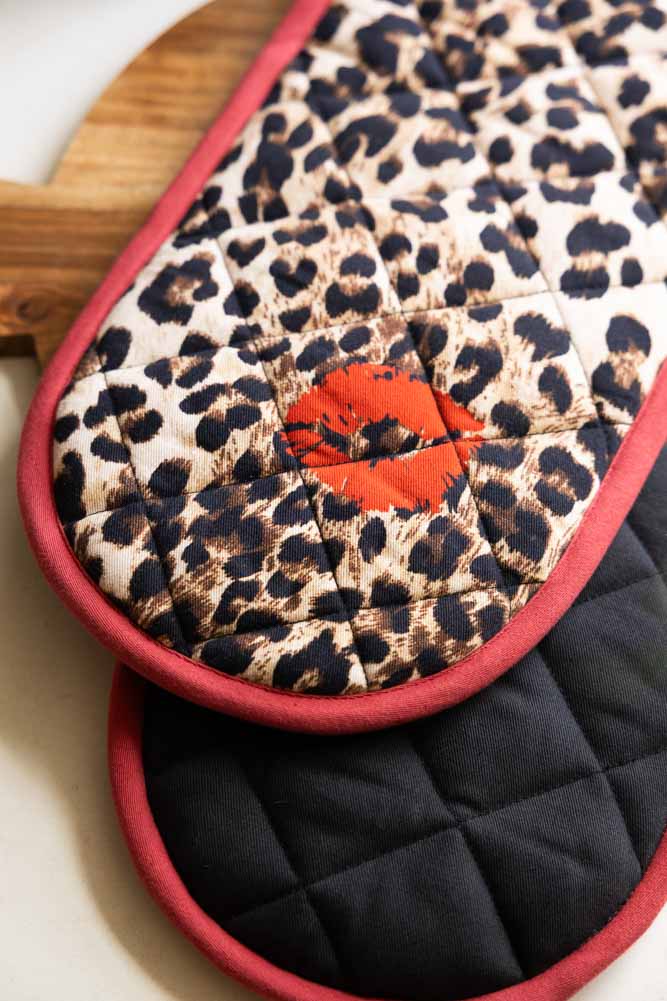 Leopard Love Print & Red Detailing Oven Gloves