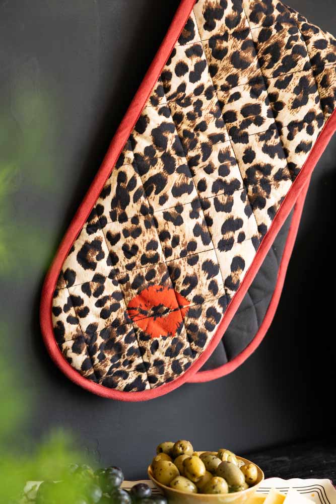 Leopard Love Print & Red Detailing Oven Gloves