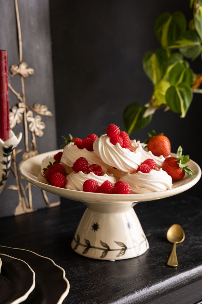 Milagro Heart Ceramic Cake Stand