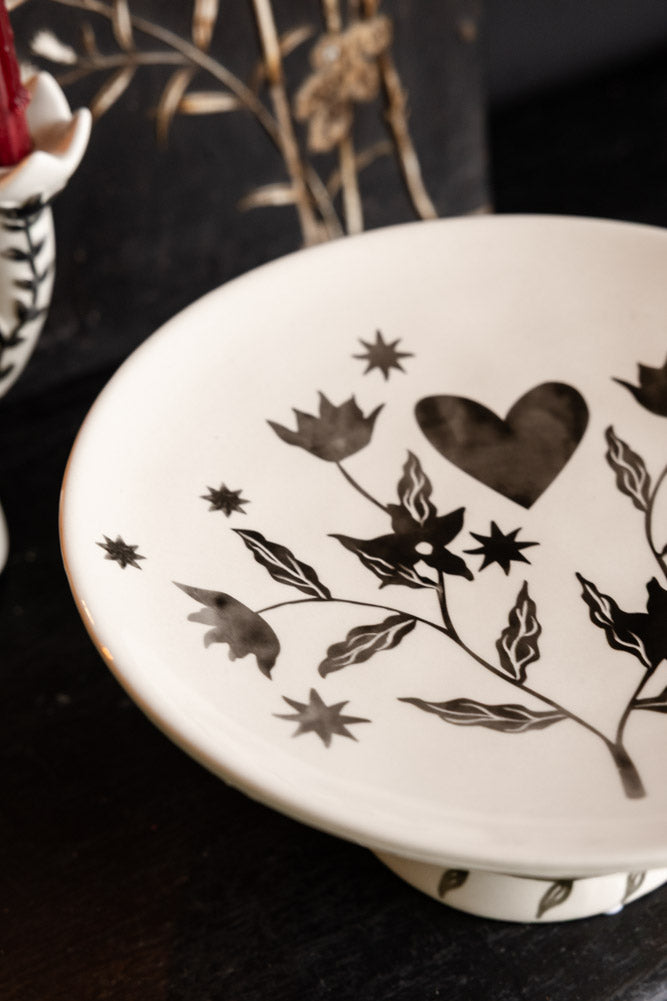 Milagro Heart Ceramic Cake Stand