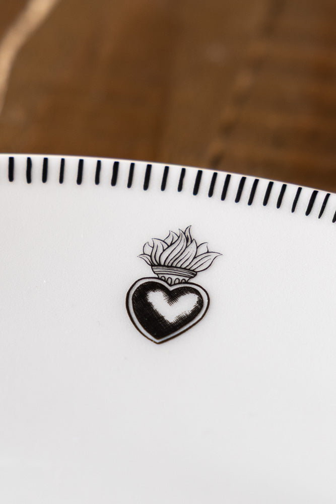 Set of 4 White Dinner Plates with Heart Edge Detail