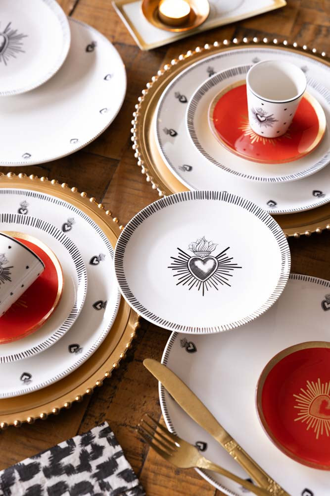 Set of 4 White Dinner Plates with Heart Edge Detail